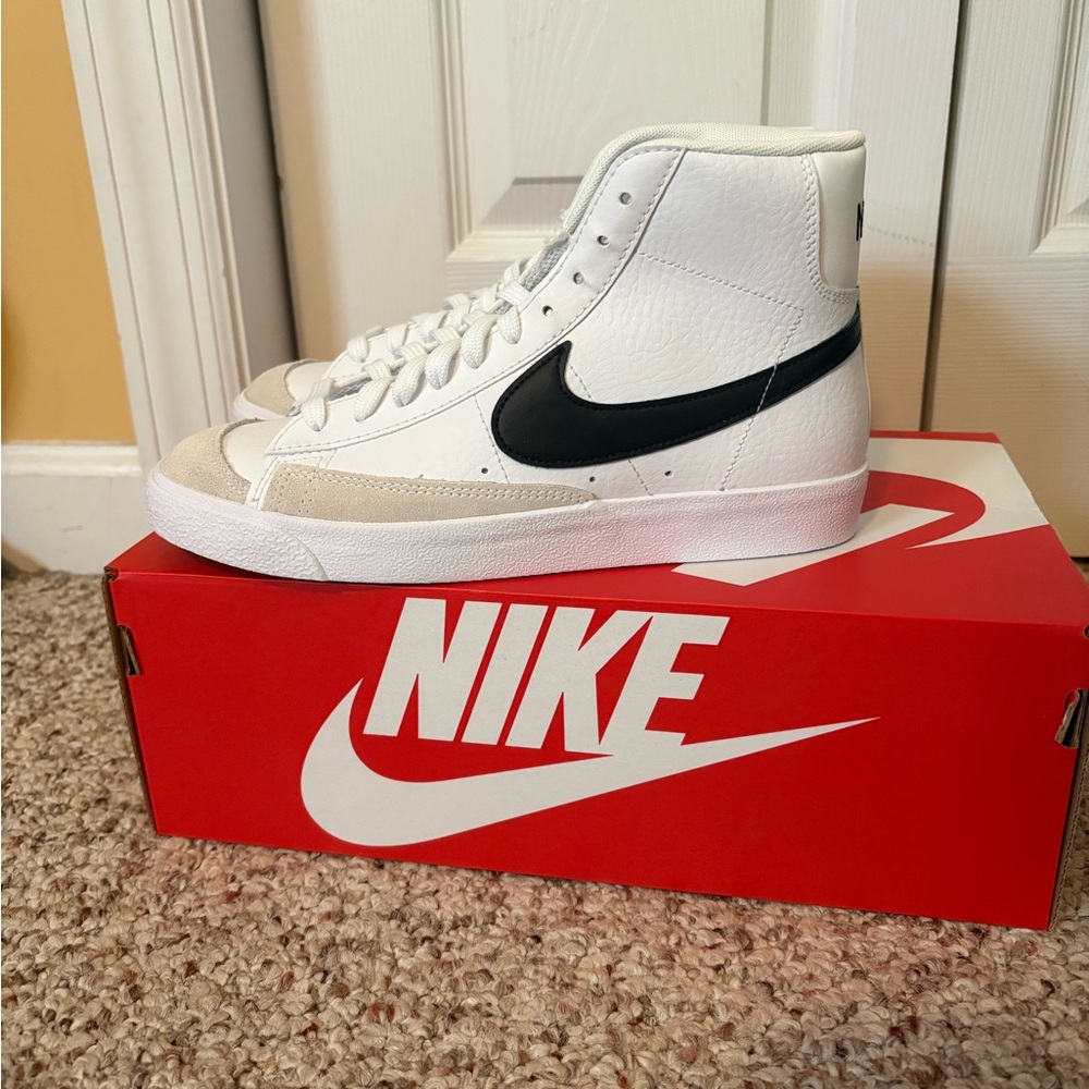 Nike Blazer big kids 6 / woman’s 8 new!!!